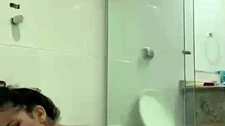 bia hot morena masturbating with shower jet