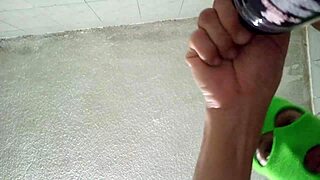 i cite the infiel wife in hotel and we follo very lento