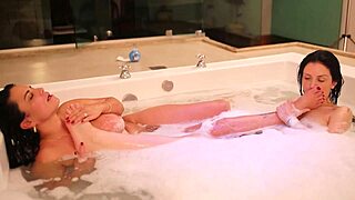 Peguei ela gostoso na hidro - marcia imperator e vitoria vonteese