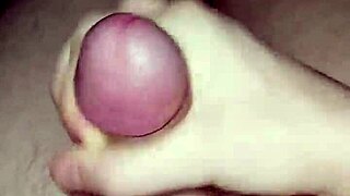 Young twink jerking off for cumshot?