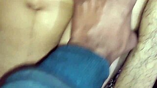 Índia Desi Sakshi fode duro e recebe creampie em momentos quentes no dormitório. Sua colega de quarto não resiste aos gemidos!