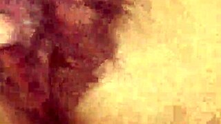 Бе лижет киску двоюродной сестры во сне