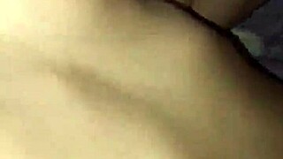 Бе лижет киску двоюродной сестры во сне