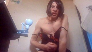 Transsexual with nice ass gets detailed anal and oral action