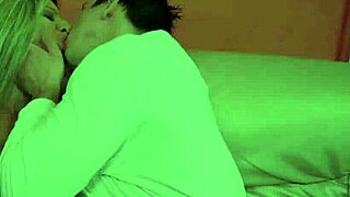 Hűha! Dögös cougar keményen punci baszva harisnyában!