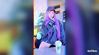 big booty girl asked to fill her pussy with cum