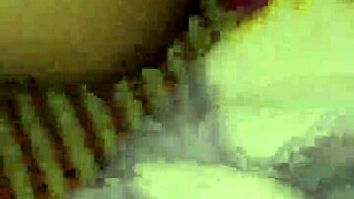 Бе лижет киску двоюродной сестры во сне