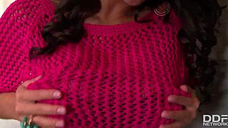 Angelica Black shows her perfect pussy.