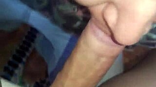 novim safado gives blowjob to small tits guy