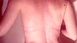 roxanneandxander shower time with wet shaved pussy