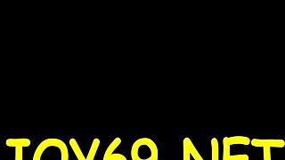 järjestän solo-leikin sormittaen märän pilluni ja pienet 18+ tissit