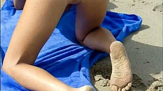 modelz beauty in the sand with beautiful amateurs