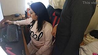 Sucking the King in Public View