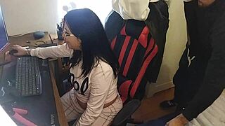 Sucking the King in Public View