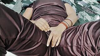 indian bhabhi enjoys relaxing fingering session