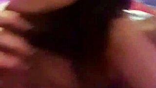 Mirando a Pamela Pantera en acción caliente y humeante