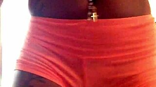 ebony twerks after showing fat cameltoe! so sexy!