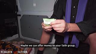 Milf berambut merah pengalaman seks keras awam pertama dengan kote besar