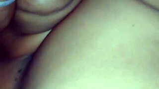 amiga madura in hotel room