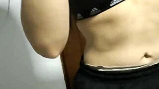 mi amiga estefani del gym la convenci con mucho esfuerzo de acompa�arme a mi casa y resulto ser una puta guarra caliente