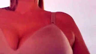 Eu na academia tirei a camiseta e fiquei de sutiã bucetinha molhadinha