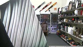 Daring woman has sex in shop 😜