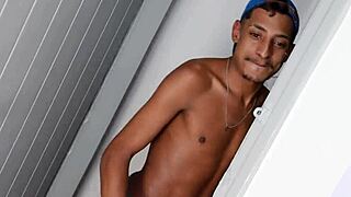 Novinhos safados pirocudos e doido por sexo twinks