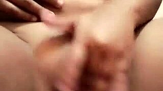A solo girl twerks her ass in a funny manner