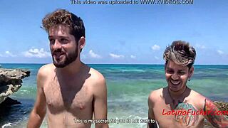 Horká latino gay akce se rozvíjí na veřejné pláži