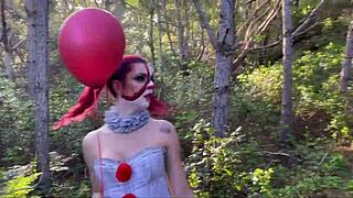 Palhaça takes it in the ass during halloween creampie