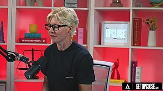 Octavia Red Shows How Women Climax in Solo Scene