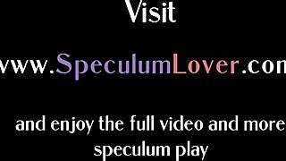 Пышная брюнетка мастурбирует и показывает киску крупным планом