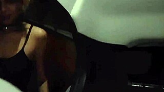 casal fode dentro do uber with big cock bareback