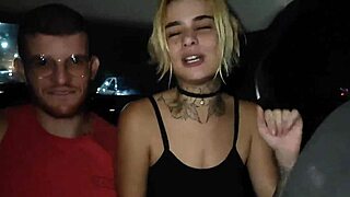 casal fode dentro do uber with big cock bareback