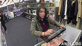 Amateur licks balls gives sloppy blowjob 😋