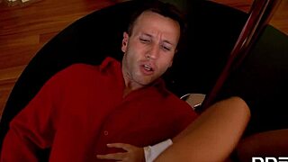 Stripper Linet Deepthroats Cum