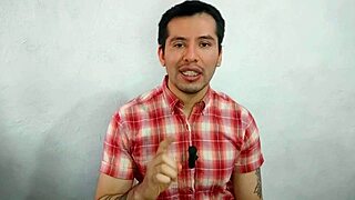 Ženatý šéf šuká zaměstnance naostro v tovární koupelně v noci