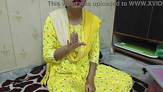 Appi on seksi-suhteessa tyttärensä kanssa hindin kielellä