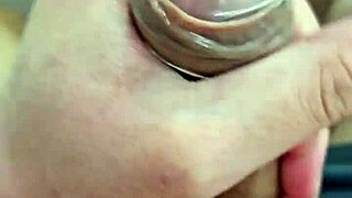 Batendo Punheta Com Camisinha