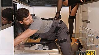 I crave handyman’s ass worship by sexy client