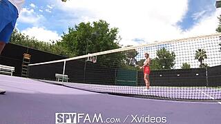 Polbrat nabije polsestro s tenisom in ogromnim tičem!