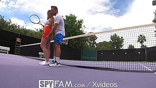 Polbrat nabije polsestro s tenisom in ogromnim tičem!