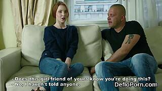 Ártatlan Lány Szétterpeszti Szűk Rését és Szüzességét Veszti Nyers Valóságban