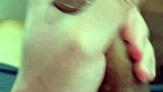 Batendo Punheta Com Camisinha