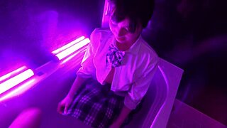 な 1● かわいすぎてもはや顔面国宝のj●【一限目】デート直後に人生初のラブホin！見つめてくるのが可愛すぎて思いっきり膣内射精【二限目】ラブホといえば「光る風呂」！水しぶきたてながらバックで突き尽くす！