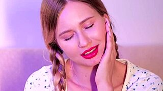 Stella Cardo shakes her sexy ass while masturbating with vibrator!