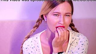 Stella Cardo shakes her sexy ass while masturbating with vibrator!