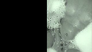 Feeling the thrill in the bathtub with a sexy Brazilian amateur and cumshot