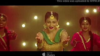 shanta shows her big tits and ass