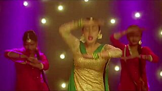 shanta shows her big tits and ass